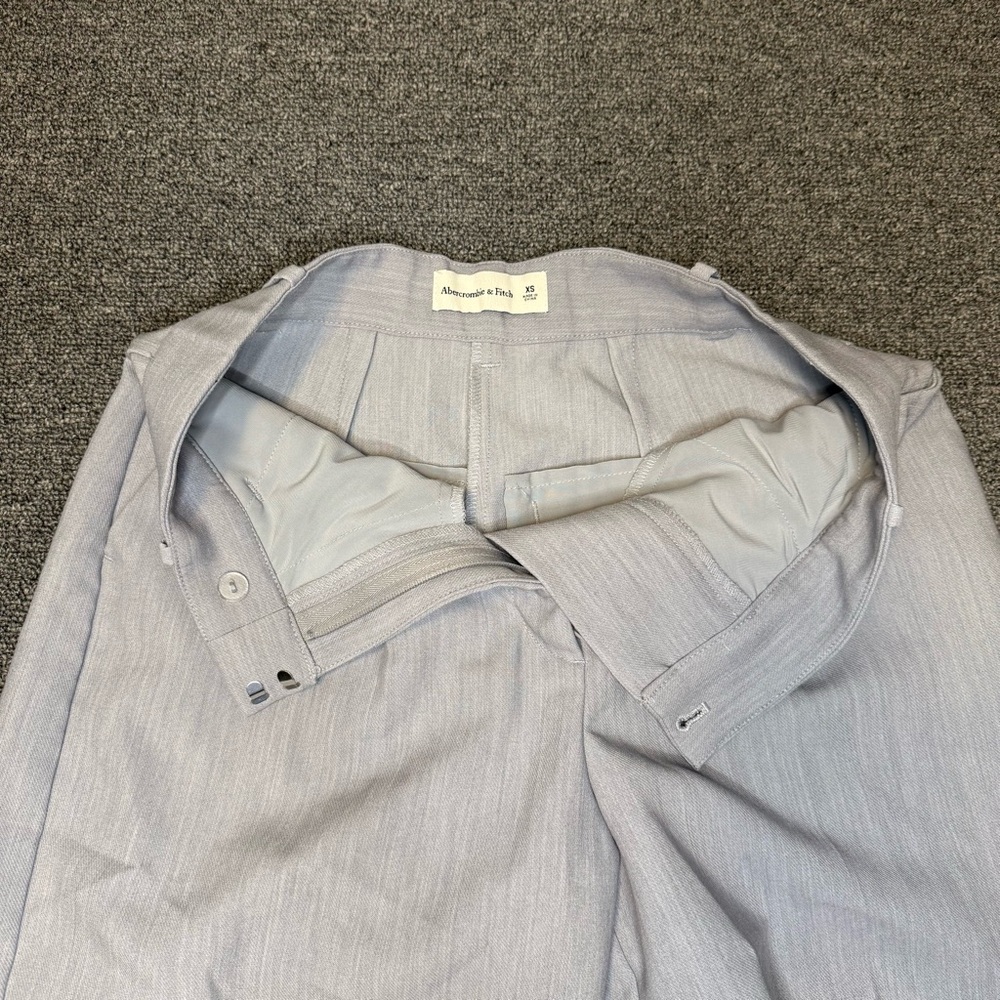 Abercrombie & Fitch Sloane Tailored Shorts Size XS Gray Pleated Euro Trip Travel - Picture 2 of 8